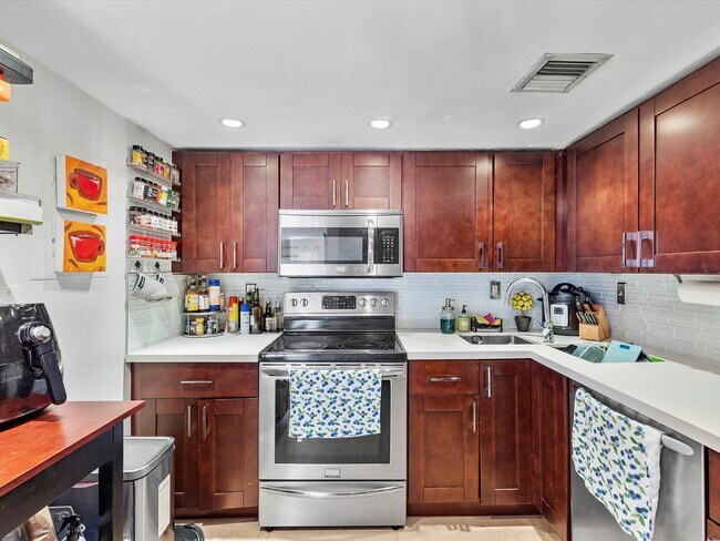 Building Photo - 9001 SW 94th St