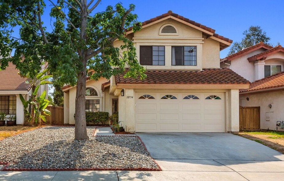 Front of the house. - 10734 Chinon Cir