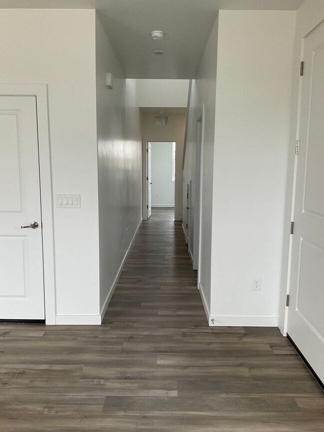 Building Photo - PRICE DROP!  Enjoy this New home in Eagle Ridge!