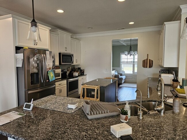 Building Photo - Beautiful unfurnished 5 Bedroom 3 Bath home in The Preserve at Tidewater Sneads Ferry