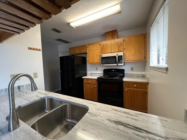 Building Photo - 3561 Sedona Loop