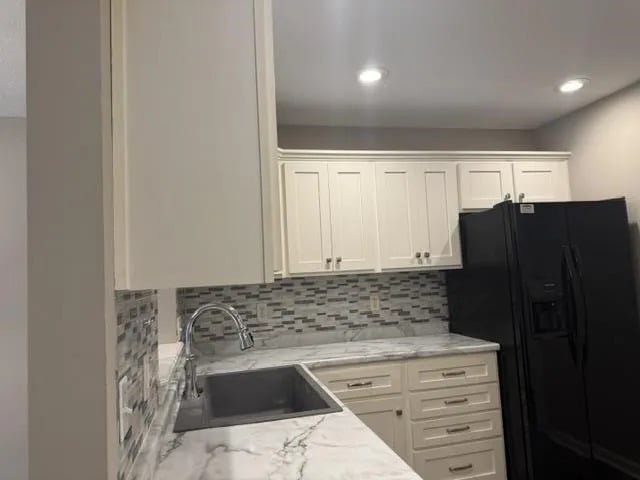 Building Photo - 978 Riverbend St