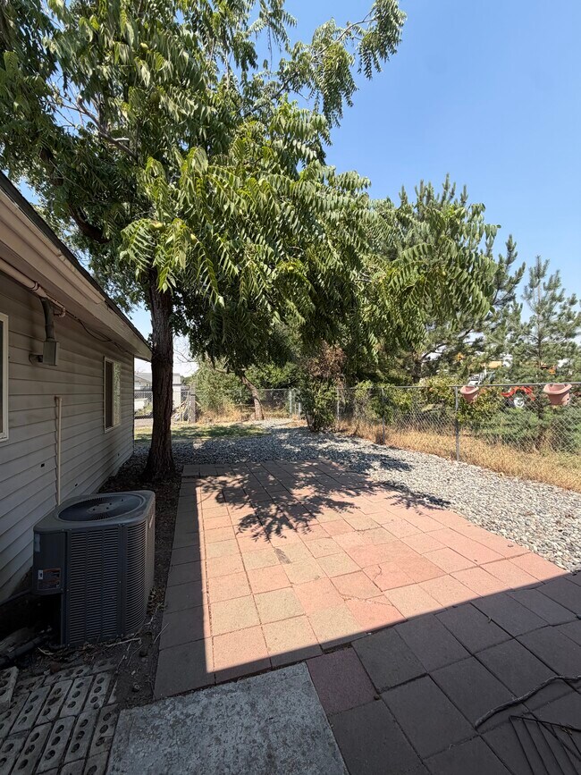 Building Photo - Ruth Duplex Unit A