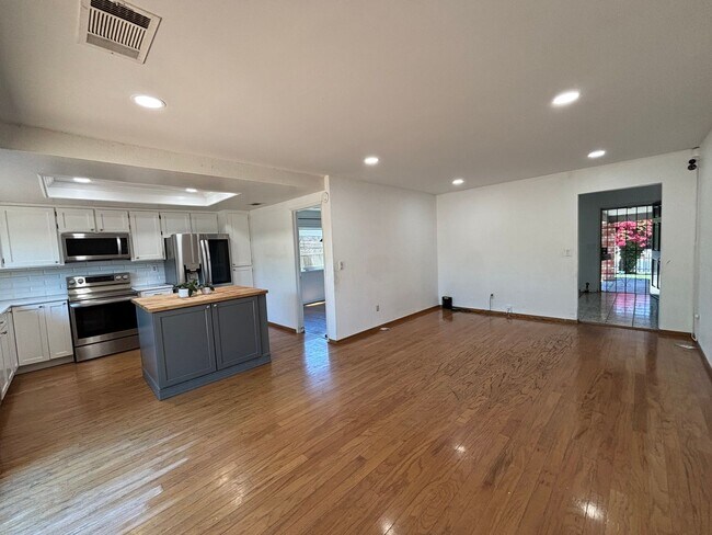 Building Photo - Move-In Ready Home with Remodeled Kitchen and Baths