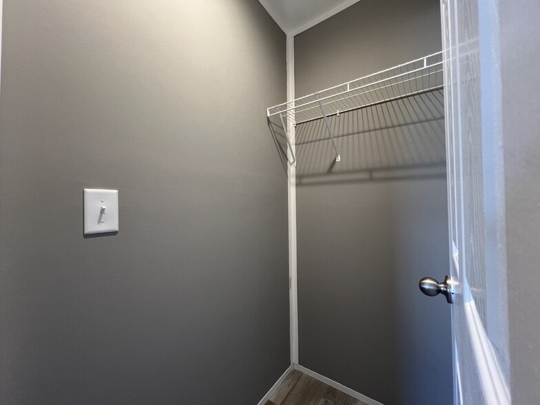 Building Photo - 73 W Sourwood Dr