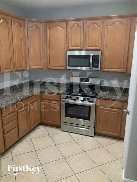 Building Photo - 17623 W Cavedale Dr