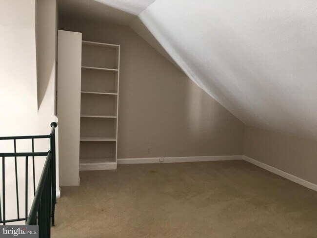 Building Photo - 3052 S Buchanan St