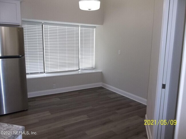 Building Photo - 8072 Kilwinning Ln