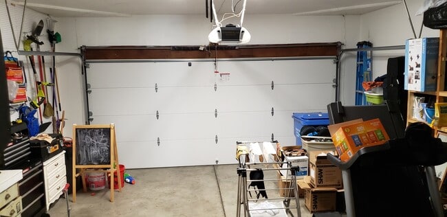 Building Photo - Excellent 3 Bed/2.5 Bath Mountain Shadows ...