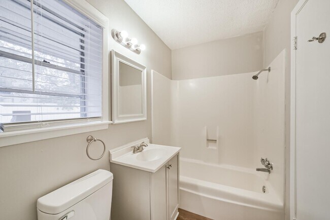 Building Photo - 1320 Barak Ln