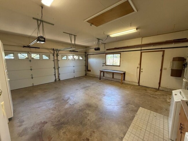 Building Photo - 460 SE Conifer Pl