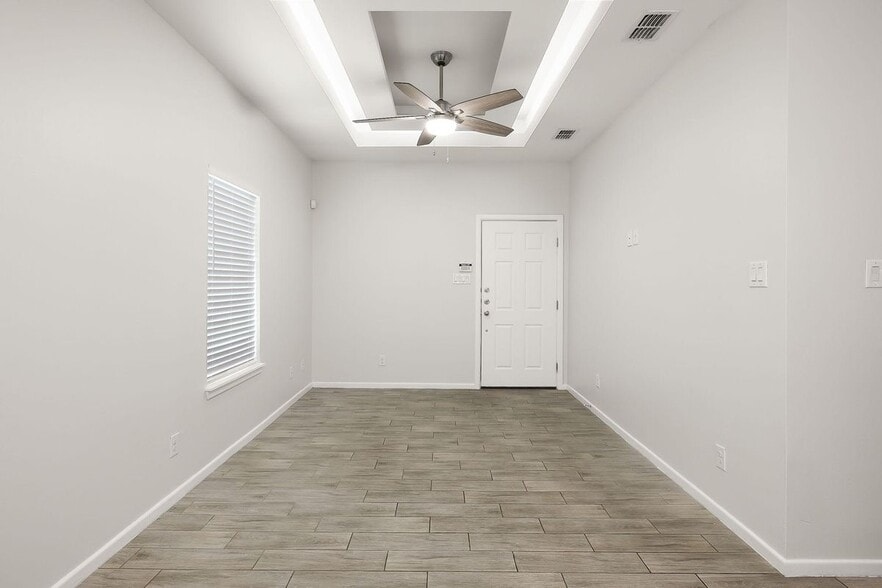 Building Photo - 4709 Magnolia Ave