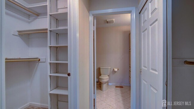 Building Photo - 18B Thomas Paine Dr