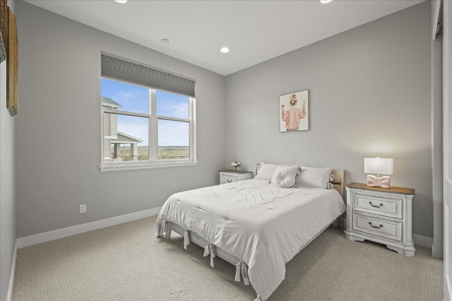 Building Photo - $7,495.00, Stunning 6 bed, 5 bath Ranch-St...