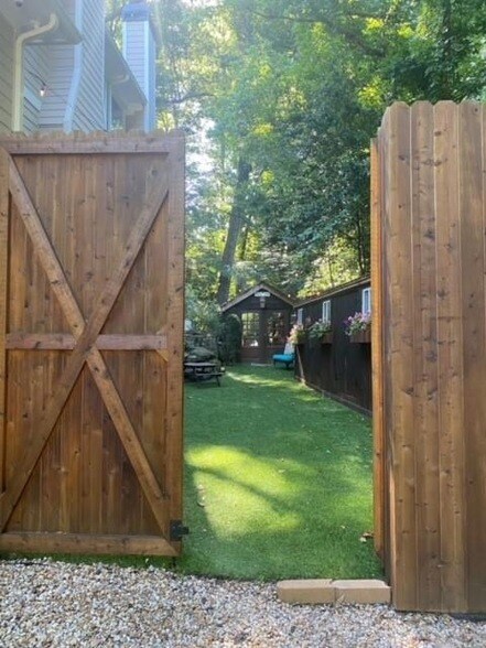 Building Photo - 1891 Ardmore Rd NW