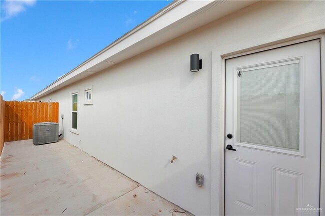 Building Photo - 16 Whetstone Ave