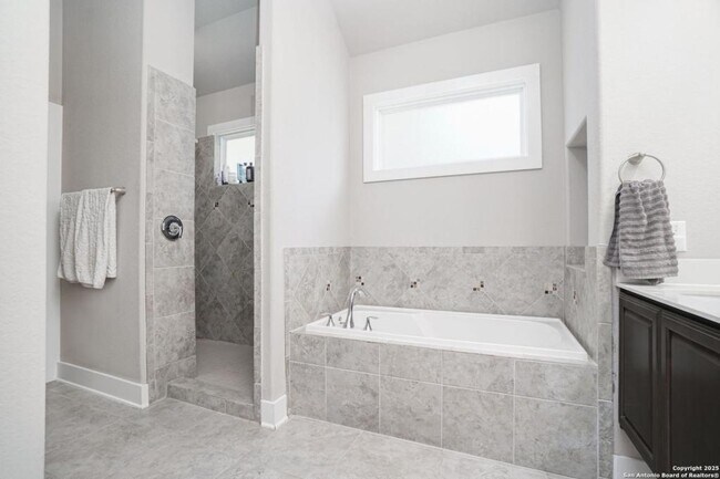 Building Photo - 2519 Merritt Vista