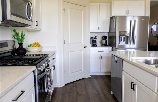 Building Photo - 10550 Azalea Dr
