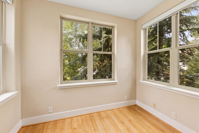 Building Photo - 562 Evans Ct