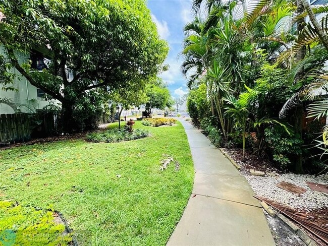 Building Photo - 805 W Oakland Park Blvd