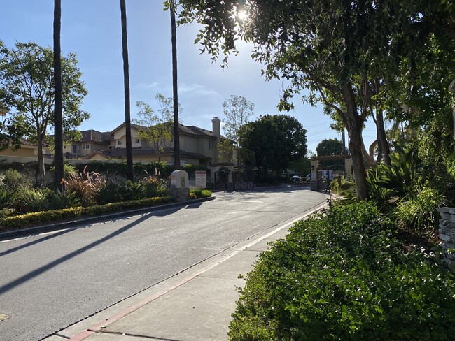 Building Photo - 2150 Lago Madero