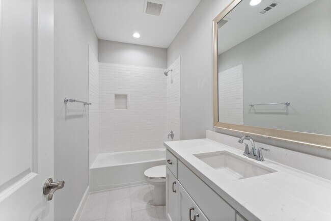 Building Photo - 114 Magnolia Grn St