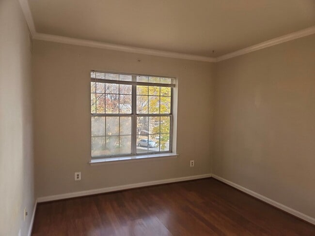 Building Photo - Bright and Cozy 1 Bed 1 Bath Condo In With Balcony In Vibrant Burke Cove