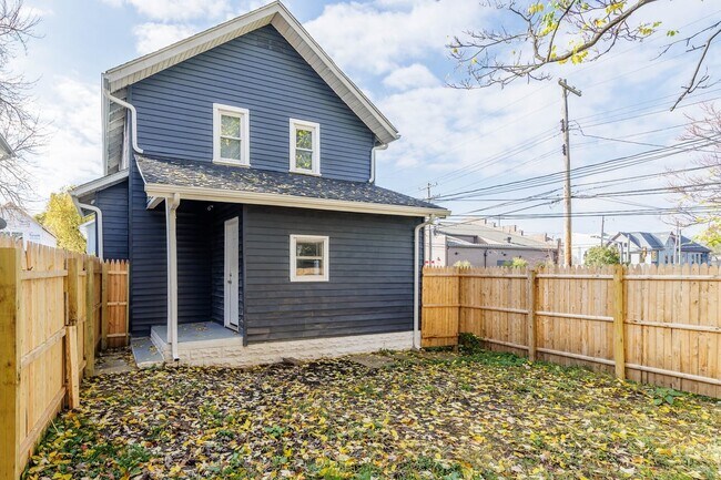 Building Photo - 482 E Jenkins Ave