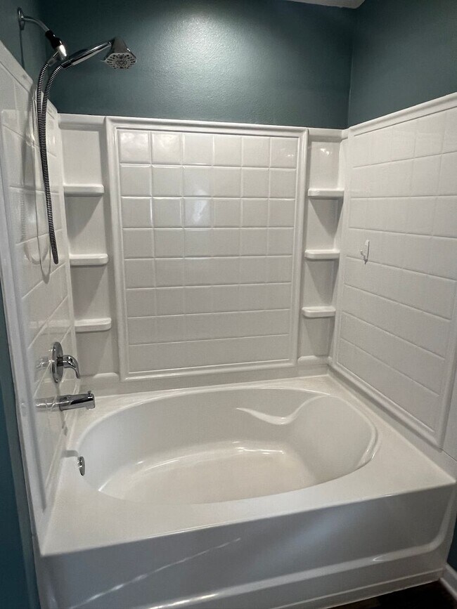 Building Photo - 5BR/3BA $2400 Monthly Rent AND One Month Free Rent!