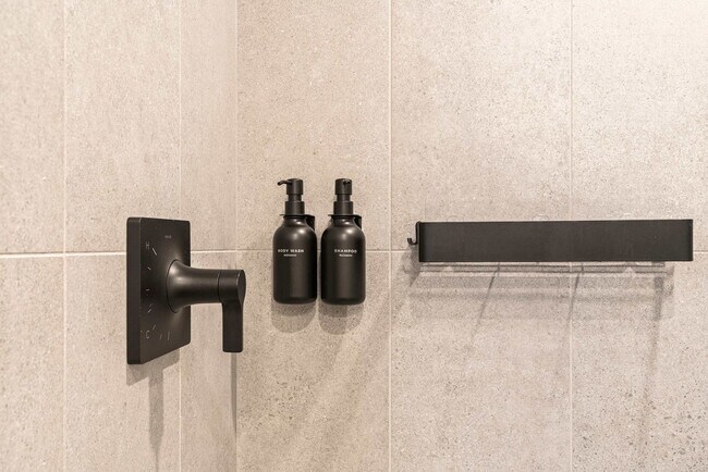 Building Photo - 121 NE 5th St