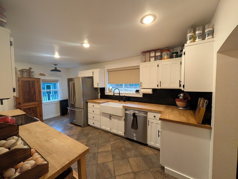 Building Photo - 14618 Kapowsin Hwy E