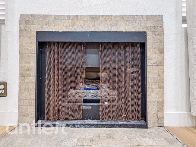 Building Photo - 11933 Goshen Ave