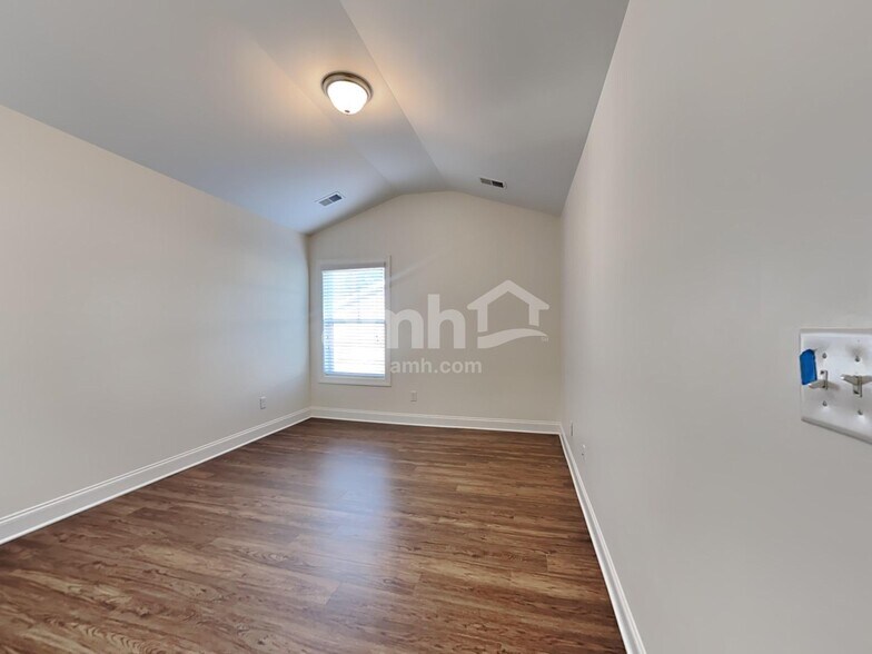 Building Photo - 110 Doral Blue Dr