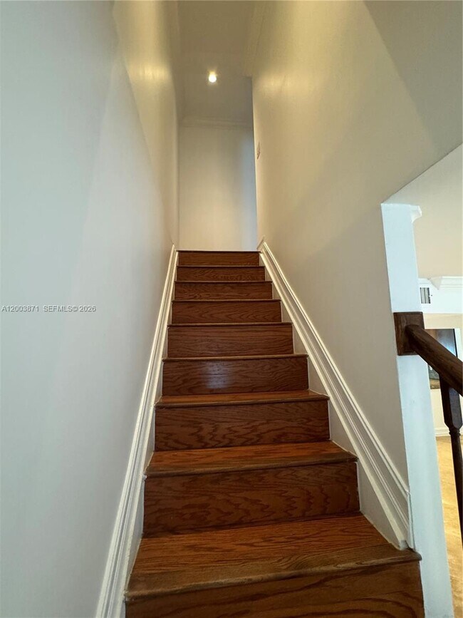 Building Photo - 3920 Woodside Dr