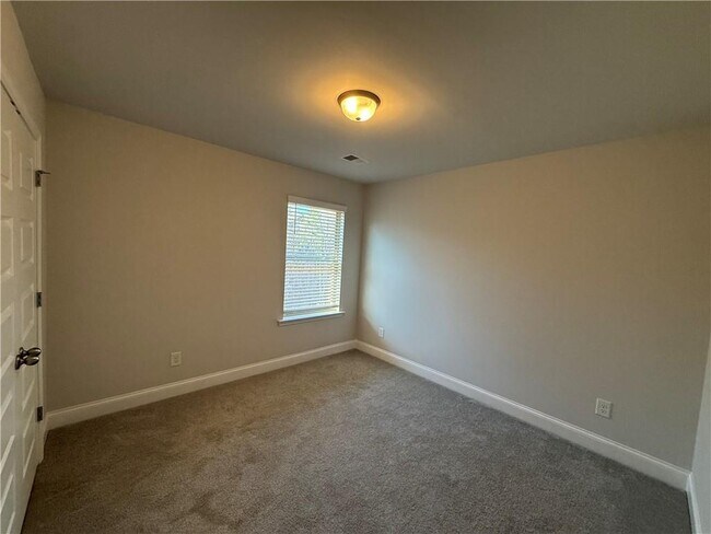 Building Photo - 345 Hellen Vly Dr