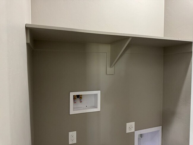 Building Photo - Beautiful Modern 3Bdm 2Ba Home, Easy Access to I-10, Must See!