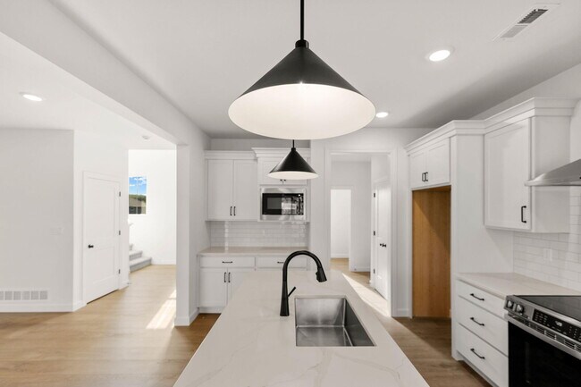 Building Photo - 5663 Ralph Dobbs Way