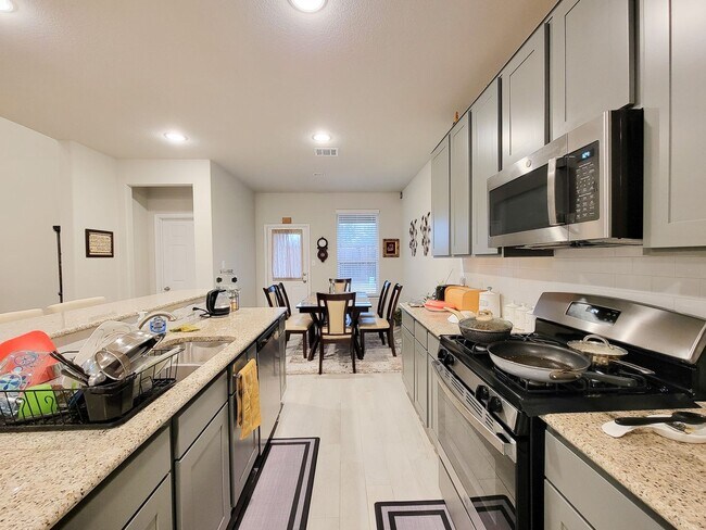 Building Photo - This stunning 2-year-old house with 4 beds, 3 baths, and an attached 2-car garage, it offers ampl...