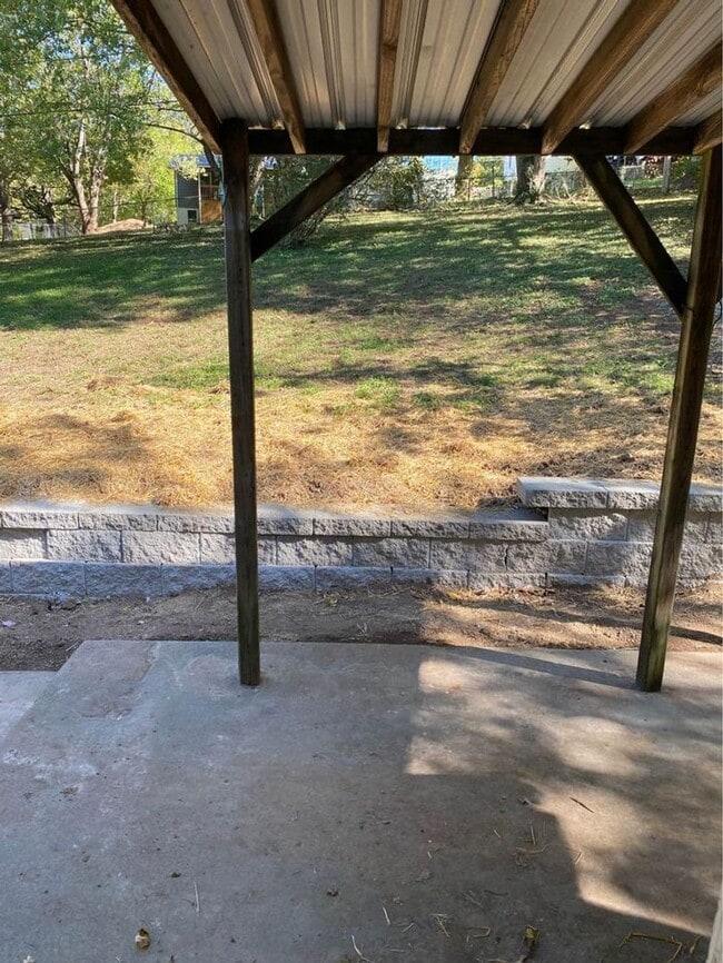 Building Photo - 2 bed/1 bath house for rent