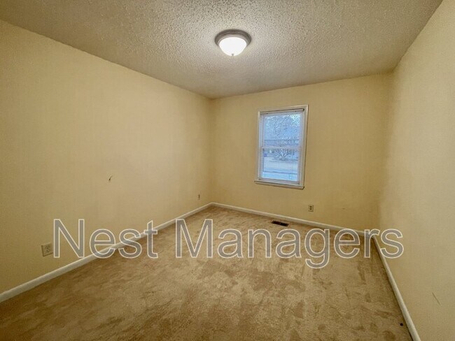 Building Photo - 2109 Hollyridge Pl