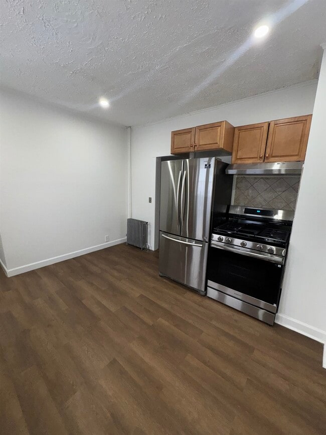 Building Photo - 438 4th St