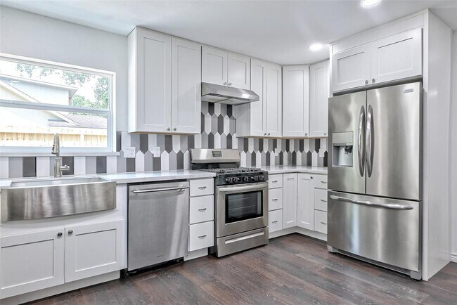 Building Photo - 5319 S Braeswood Blvd