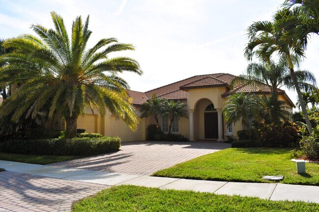 Building Photo - 895 SW Grand Reserves Blvd