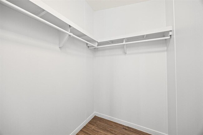 Building Photo - 184 Oak Forest Ct