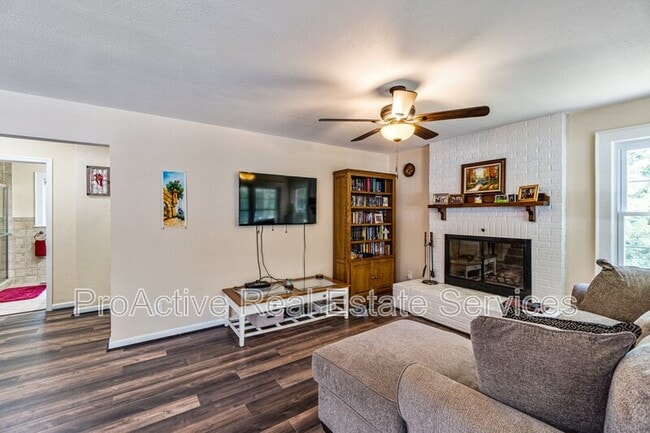 Building Photo - 6040 Airway Ln