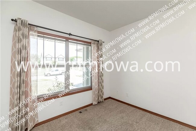 Building Photo - 1127 90th St