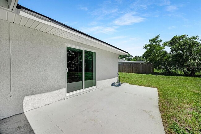 Building Photo - 2318 S Hubert Ave