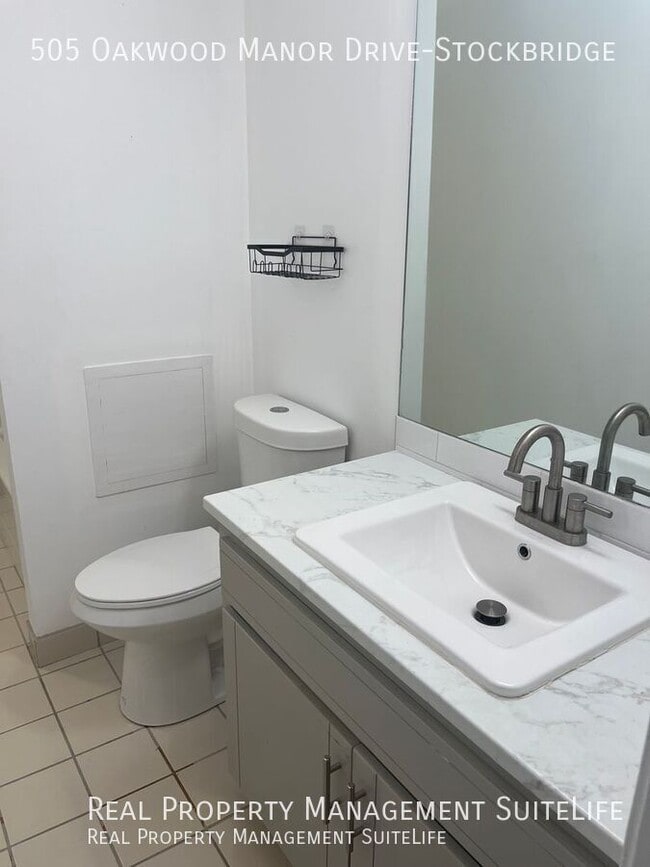 Building Photo - 505 Oakwood Manor Dr
