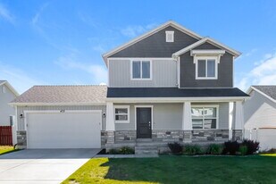 Building Photo - 4711 S W Pk Dr