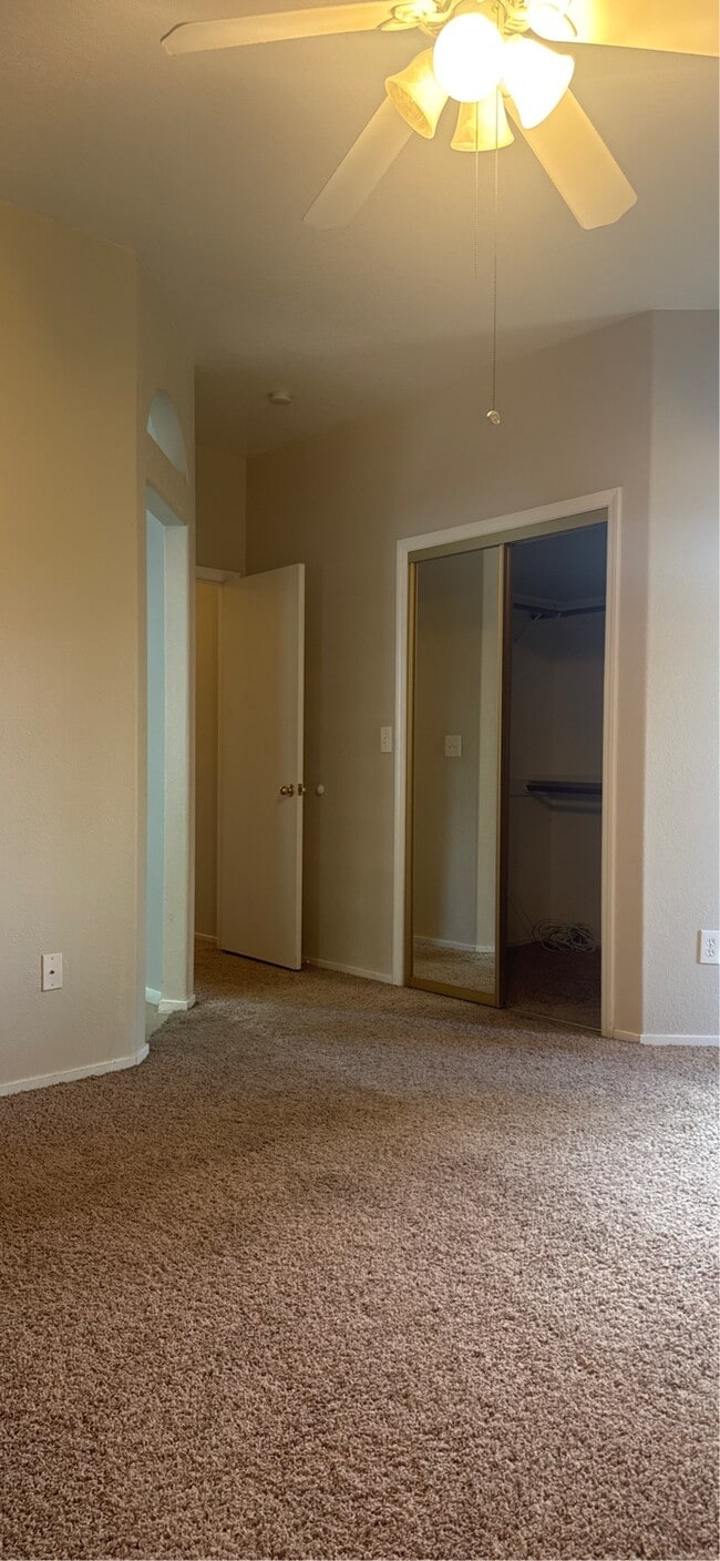 Building Photo - 10704 Sunset Canyon Dr